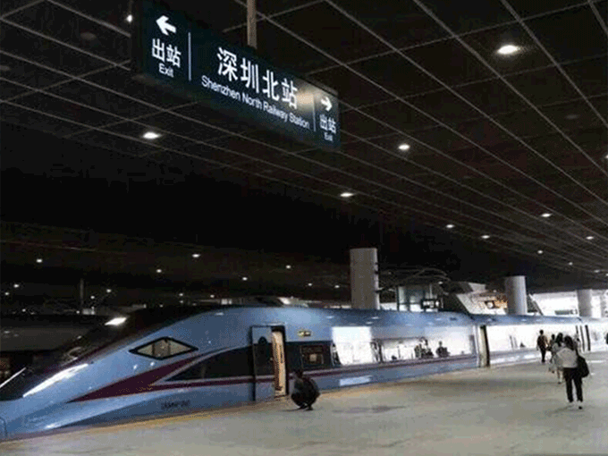 安檢時(shí)檢查人的和檢查包的科技完全不一樣